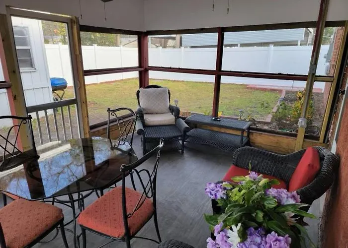 Cozy Oak Street Luxury Stay