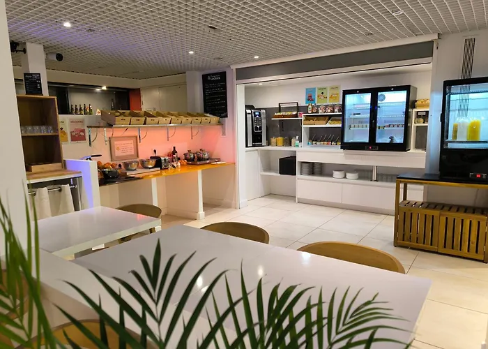 Brit Hotel Porte D'Espagne