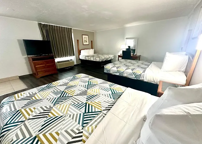 Red Carpet Inn - Stamford