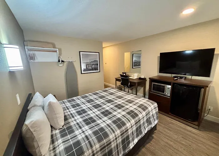 Rodeway Inn & Suites