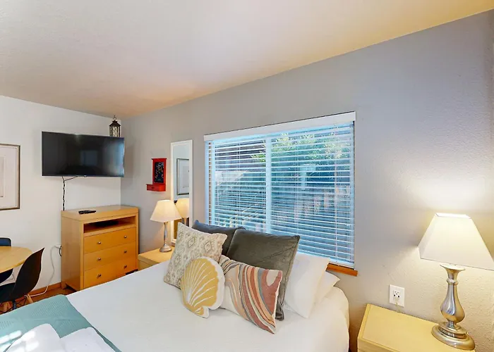 Beaches Inn | Pirates Cove Cabana 8