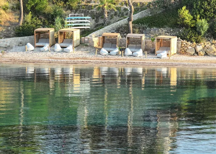 Amethyst Selene Paleros Couple'S Hideaway