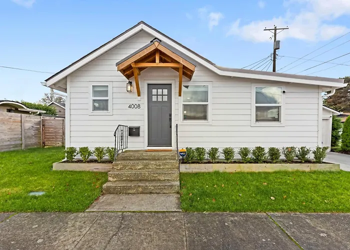 Cozy Bungalow Home 2Br, 1Ba - 9 Min To Tacoma Dome