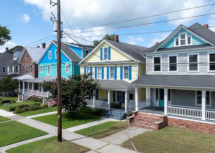 Seaside - Traditional Duplex In Historic Downtown!