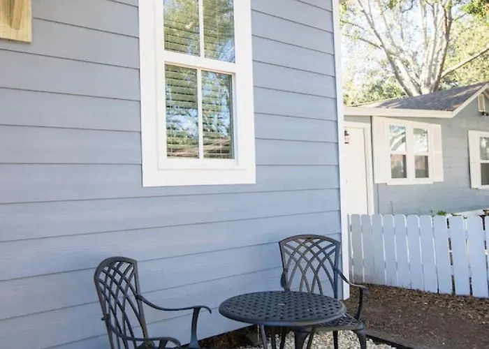 Seahorse Studio - A Downtown Retreat
