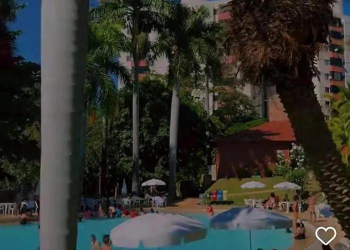 Apartamento no hotel Hot Springs com hidromassagem no quarto