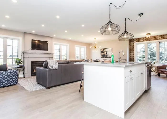 Boutique Quality In Old Towne With Hot Tub