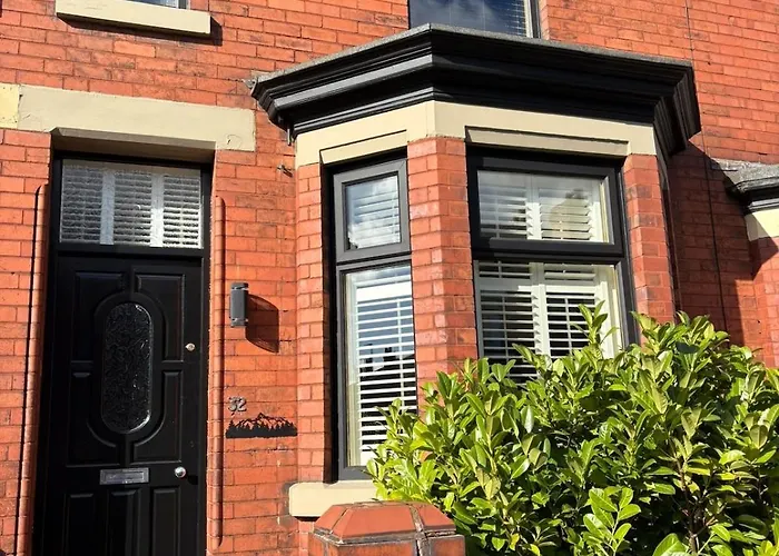 Western House - Central Warrington - Sleeps 5