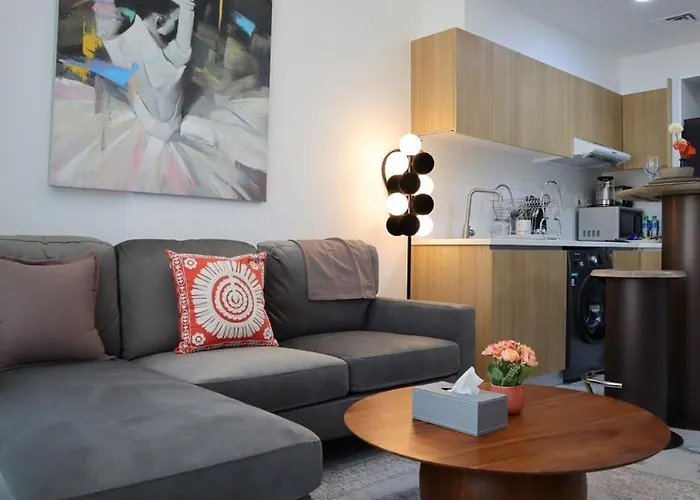 Terminal 1Br Retreat - Modern Comfort & Chic Stay