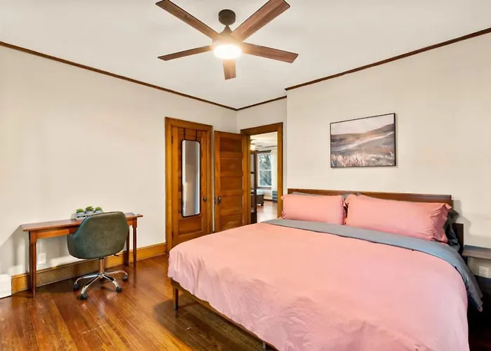 25 Massive 5 Bedroom In Downtown Southington
