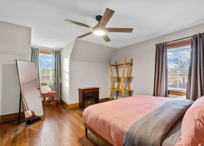 25 Massive 5 Bedroom In Downtown Southington