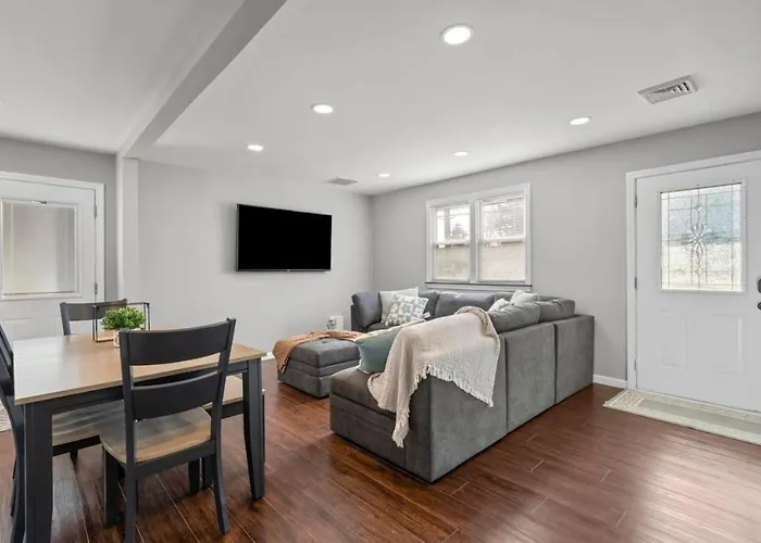 22- 4 Bedroom 2 Ba House - Central Ct