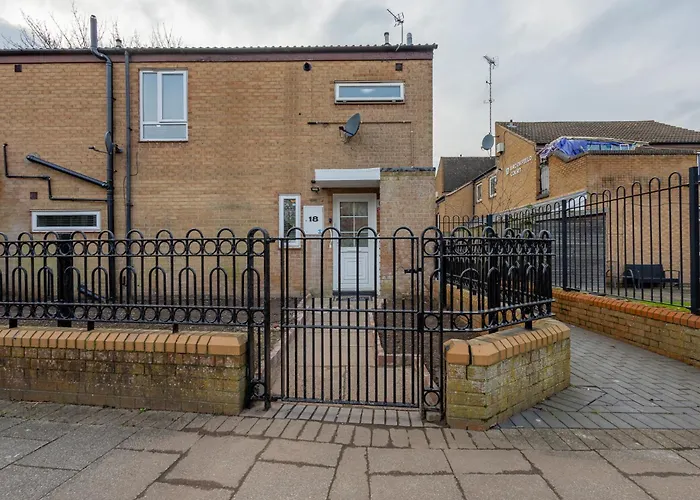Premium Serviced Accommodation Nottingham - All Ensuite Rooms Or Whole House - Near Train Station, City Centre & Trent Bridge - Fast Free Wifi - Parking