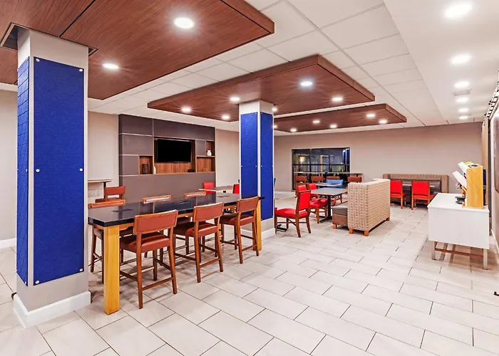 Holiday Inn Express & Suites Del Rio By Ihg