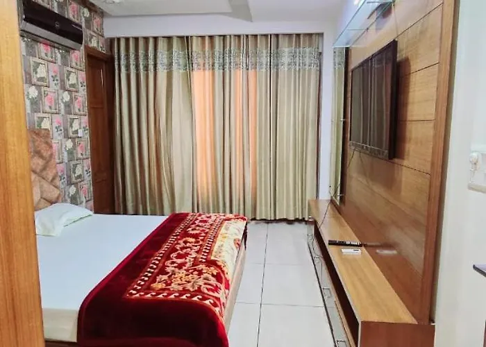Kamz Homestay Chandigarh 35