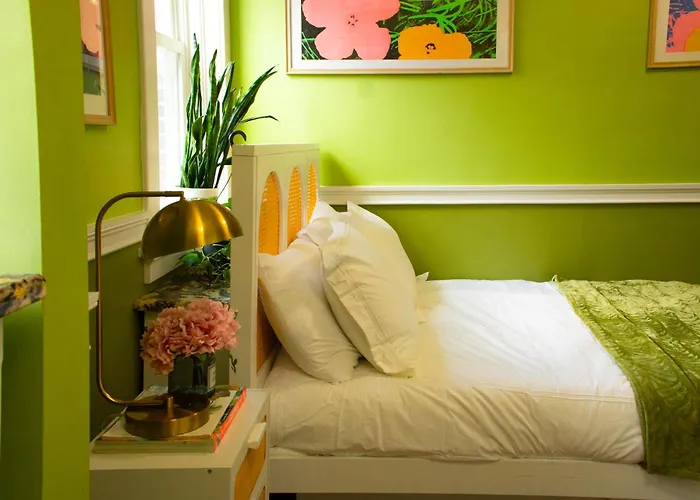 Chateau Connellsville Botanical Haven Suite