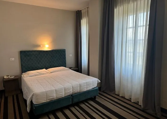 Jet Hotel