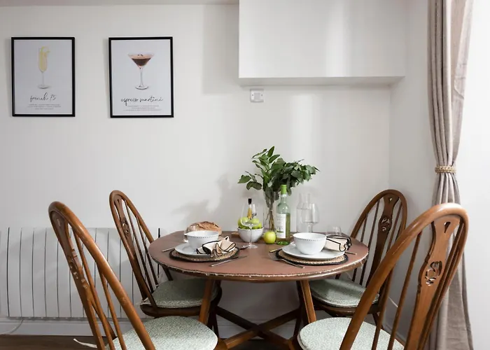 City Centre 1 Bed Georgian Flat With Courtyard