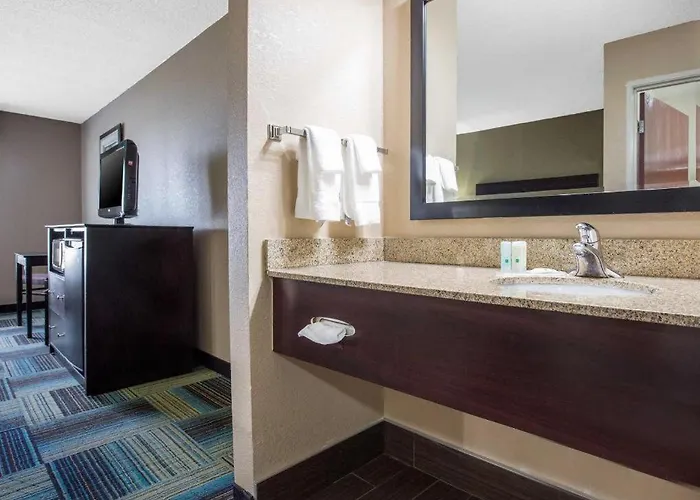 Quality Inn & Suites Arnold - St Louis