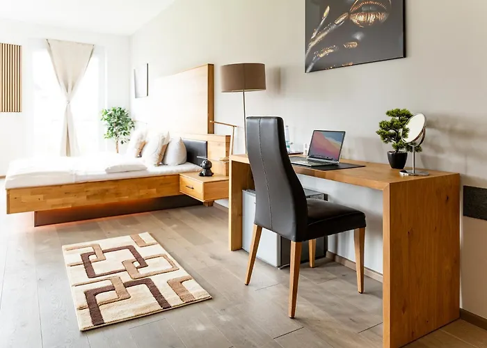 Hotel Vier Jahreszeiten An Der Therme & Kliniken Bad Krozingen Naehe Freiburg & Schwarzwald Ideal Fuer Wellness Kur & Business Ausfluege 24H Check In- Wlan & Parken Gratis