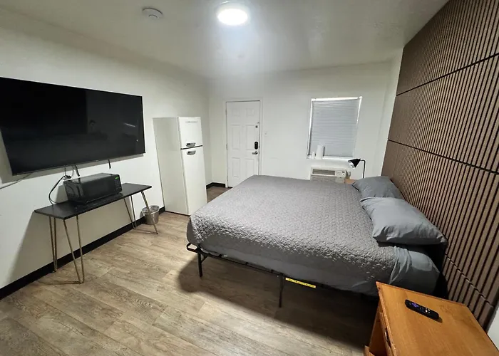 Mac'S Motel