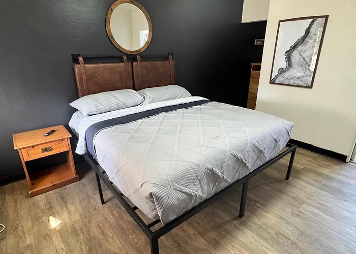 Mac'S Motel