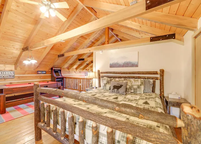 True Log Cabin W/ Game Room, Year-Round Views