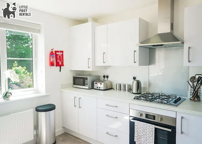 Central 2 Bedroom Flat With 2 Parking Spaces, Quiet And Modern Stay