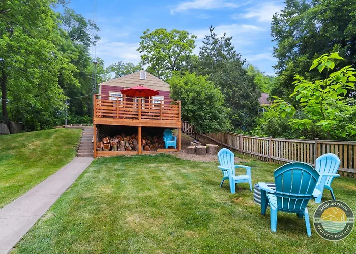 New Pet Friendly Walking Distance To Lake Front