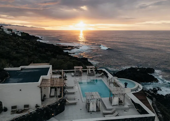 Costa Magica - Romantic Ocean Boutique Hotel & Club