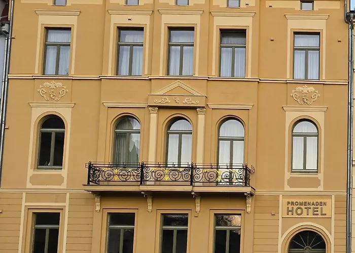 Promenaden Hotel