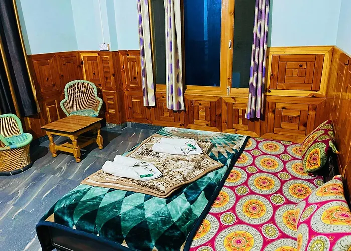 Chalo Chhalal Hotel & Cafe
