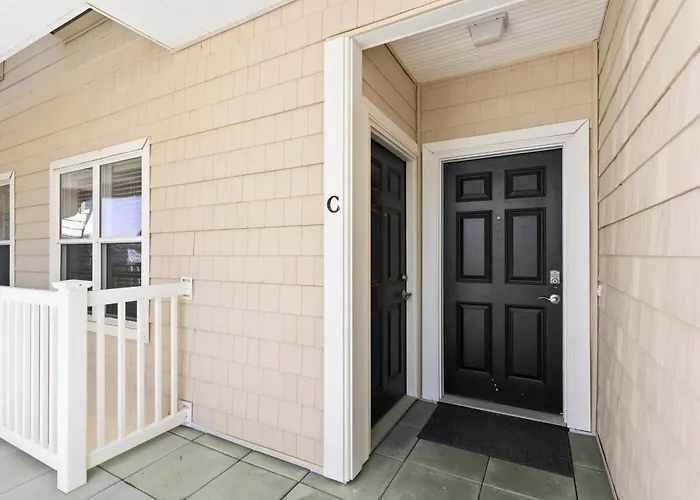 Oceanview 4Br/4Ba Condo, Steps To Beach/Pool