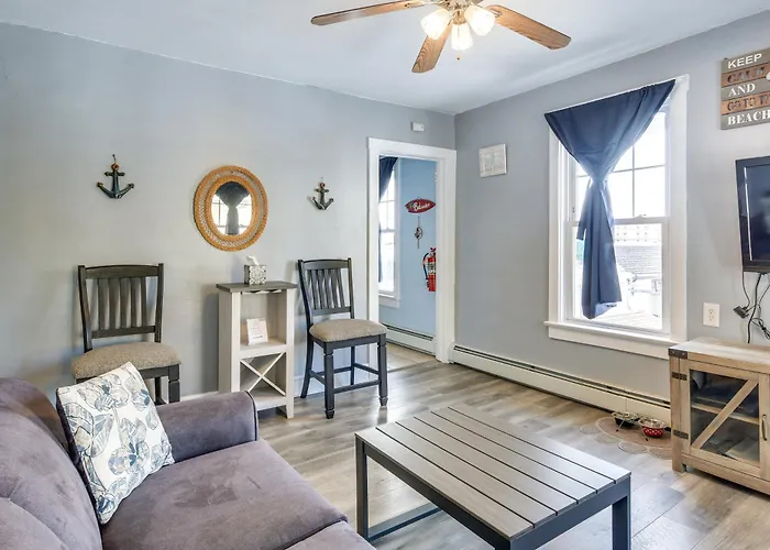 1 Block To Convention Center! Dog-Friendly Apt