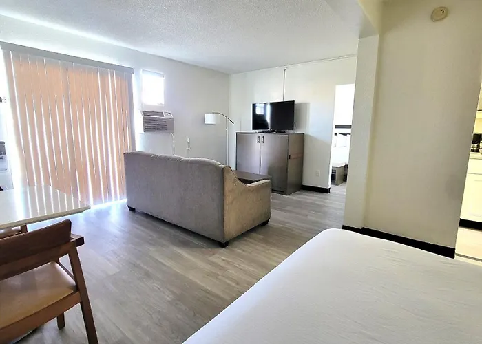 Mc Pacific Inn & Suites Torrance
