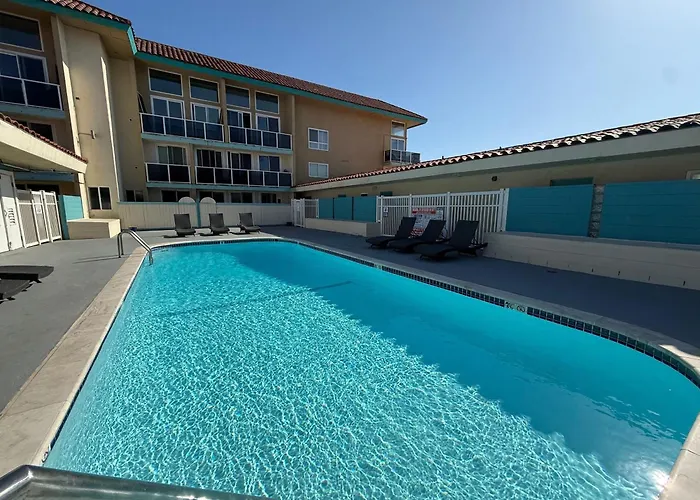 Oceanfront 2 Bedroom W Pool & Parking 234