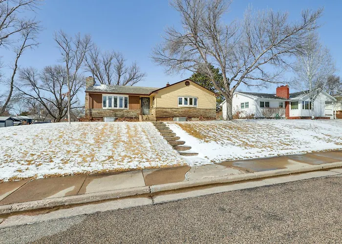 1/2 Mi To Dtwn: Pierre Family Home W/ Patio