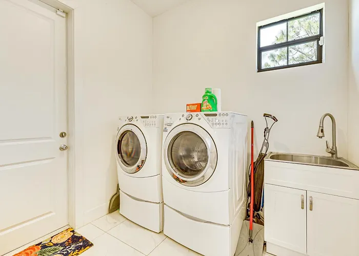 Day Trip To Fort Myers Beach: Pet-Friendly Home!