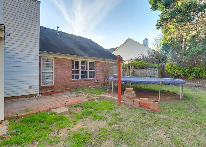 Close To Shopping: Pet-Friendly Lawrenceville Home