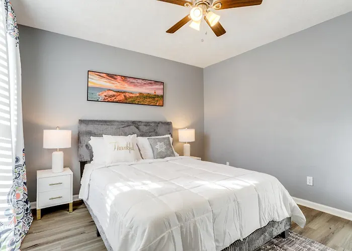Close To Shopping: Pet-Friendly Lawrenceville Home
