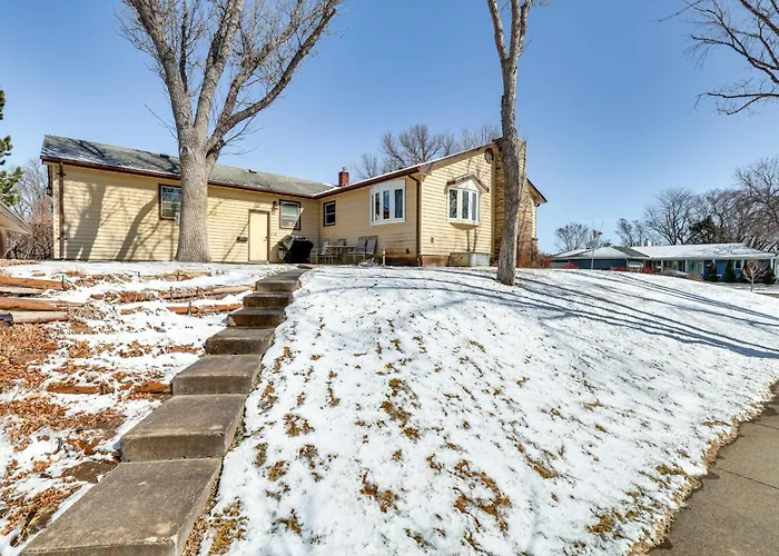 1/2 Mi To Dtwn: Pierre Family Home W/ Patio