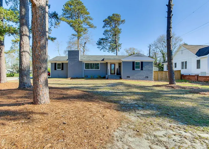 2 Mi To Historic Horse District: Dog-Friendly Home