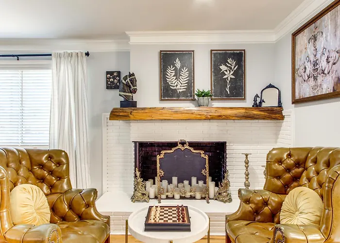 2 Mi To Historic Horse District: Dog-Friendly Home