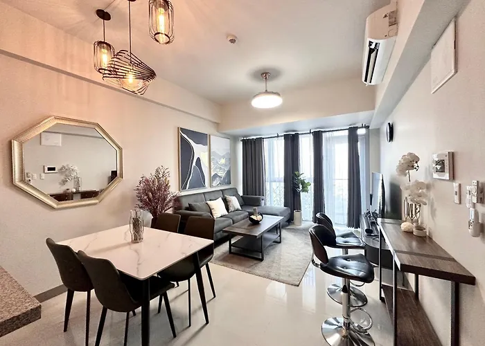 City Lights Apartment In Bgc