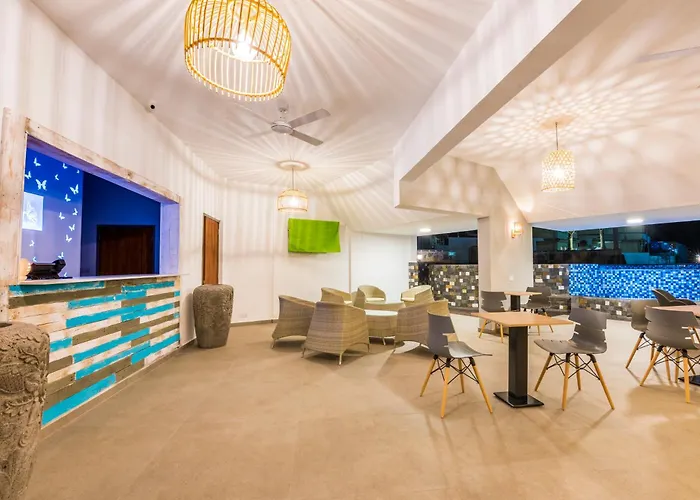 Azur Paradise Hotel & Rooftop Bar