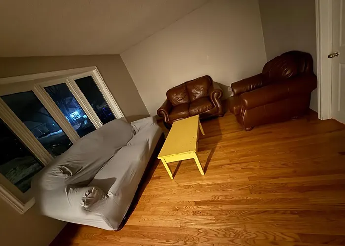 Stay At Flat Cad 39- Next To Airport, Transit, Park