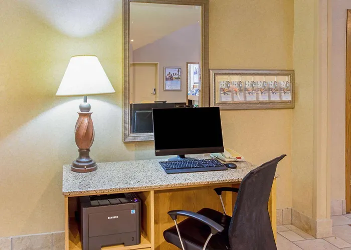 La Quinta By Wyndham Appleton College Avenue