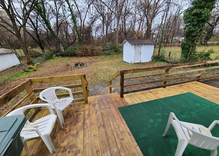 Next To Downtown Greensboro Bungalow Rooms