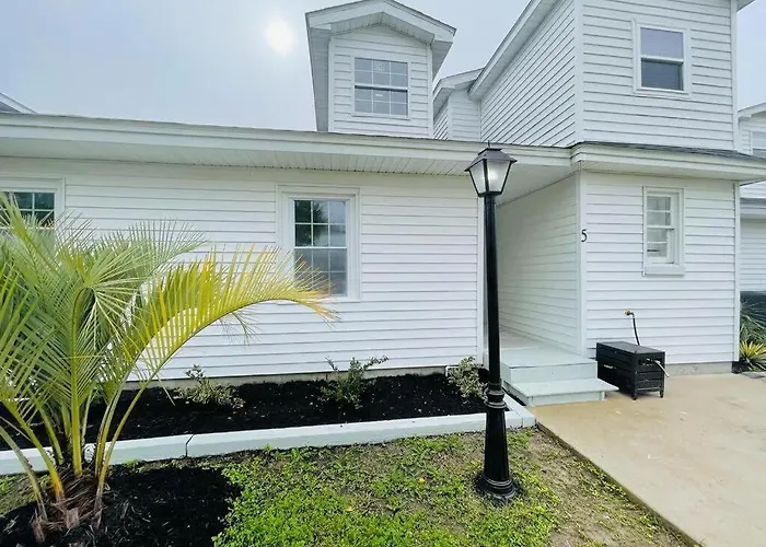 #5 Awesome 3 Bedroom Condo Minutes From The Beach