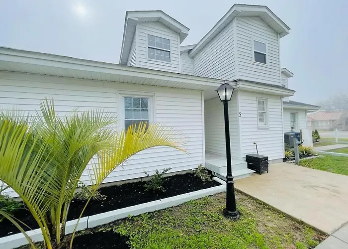 #5 Awesome 3 Bedroom Condo Minutes From The Beach